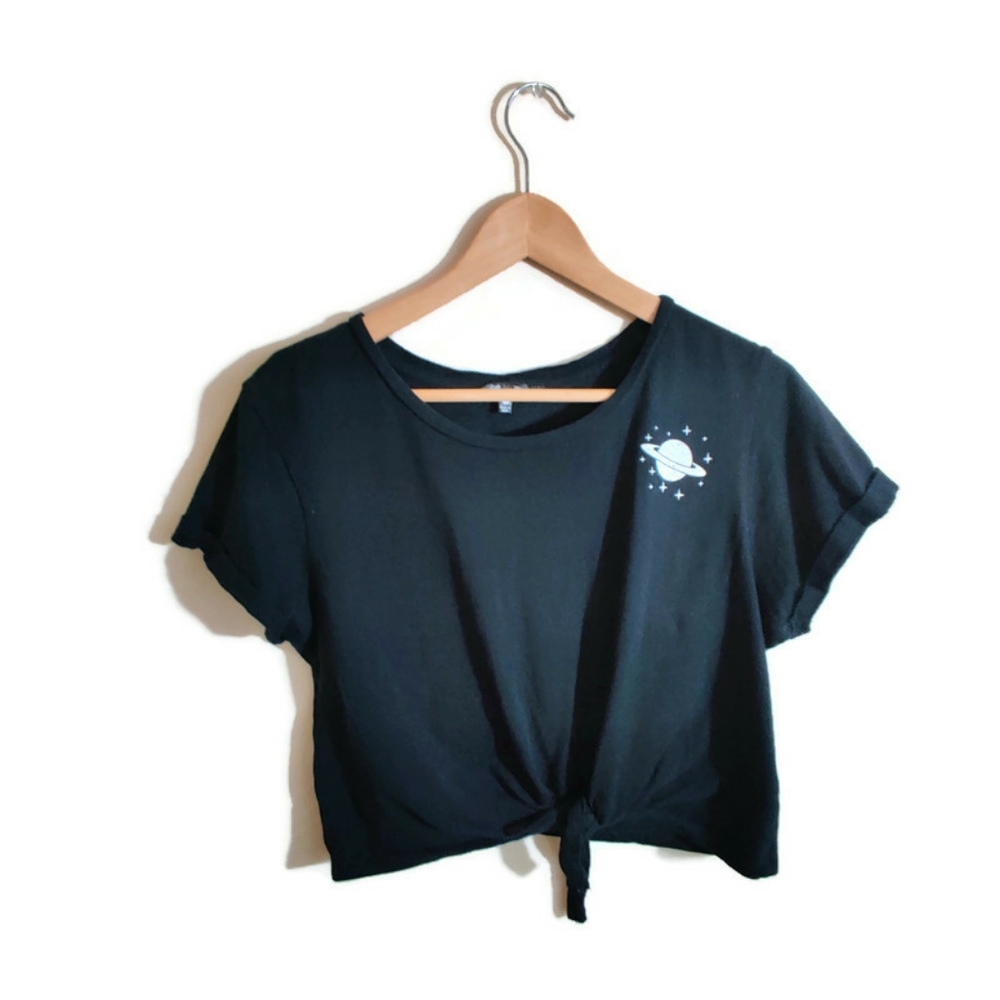 ATTITUDE NOT INCLUDED Women's Black Round Neck Rolled Short Sleeve Crop Top M
